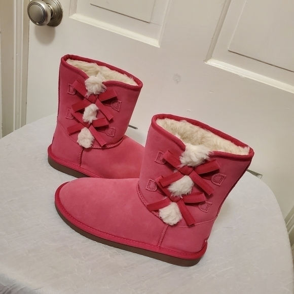 NWOB Koolaburra By UGG Suede Pink Short Boots Size 5 - Picture 1 of 10